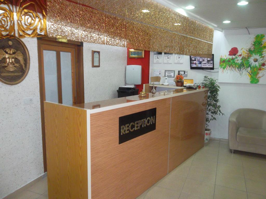 Konak Hotel Mut エクステリア 写真