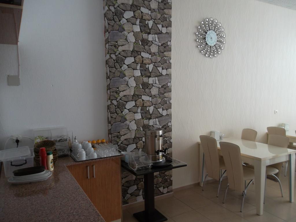 Konak Hotel Mut エクステリア 写真